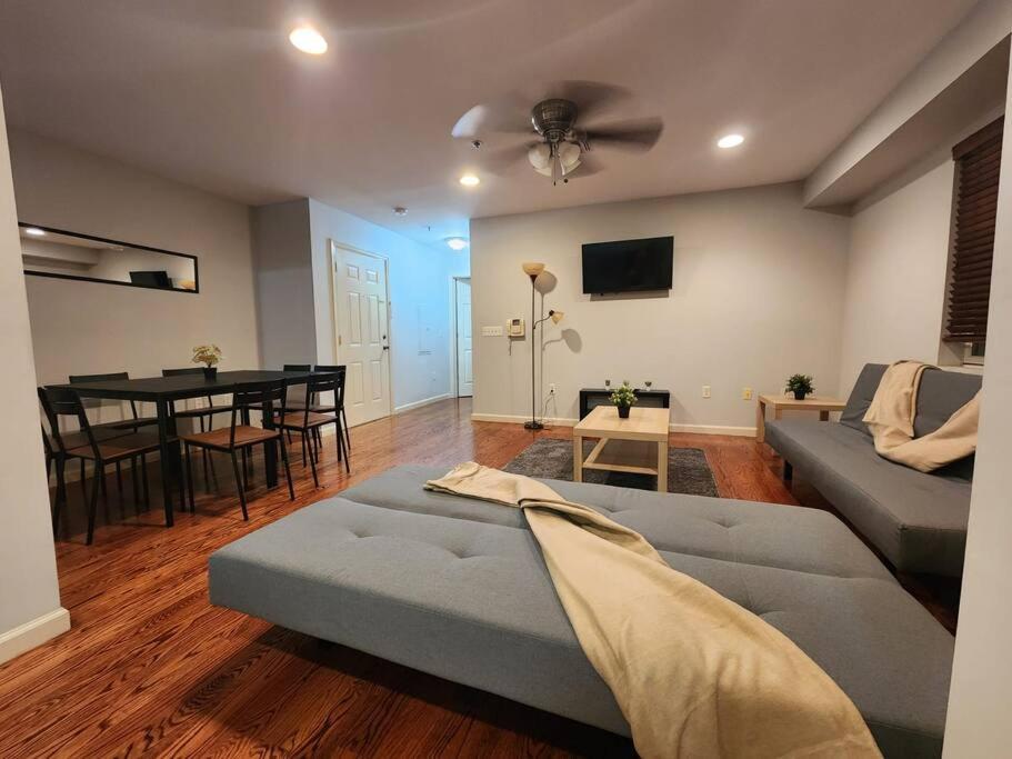 Luxury 2 Bed Apt, Mins To Nyc! Union City Exterior photo