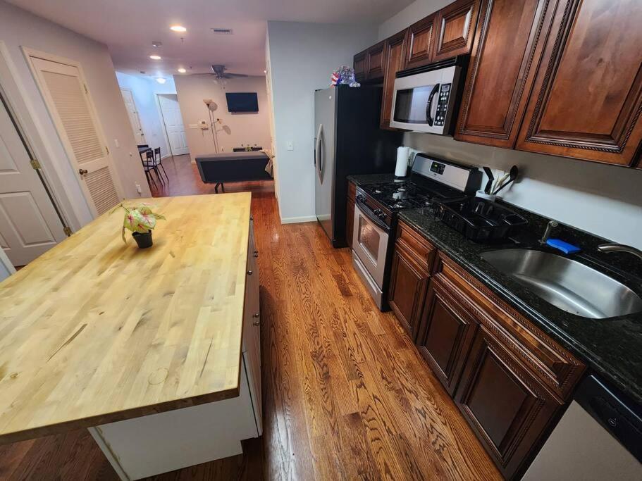 Luxury 2 Bed Apt, Mins To Nyc! Union City Exterior photo