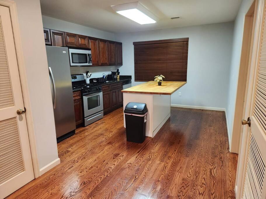 Luxury 2 Bed Apt, Mins To Nyc! Union City Exterior photo