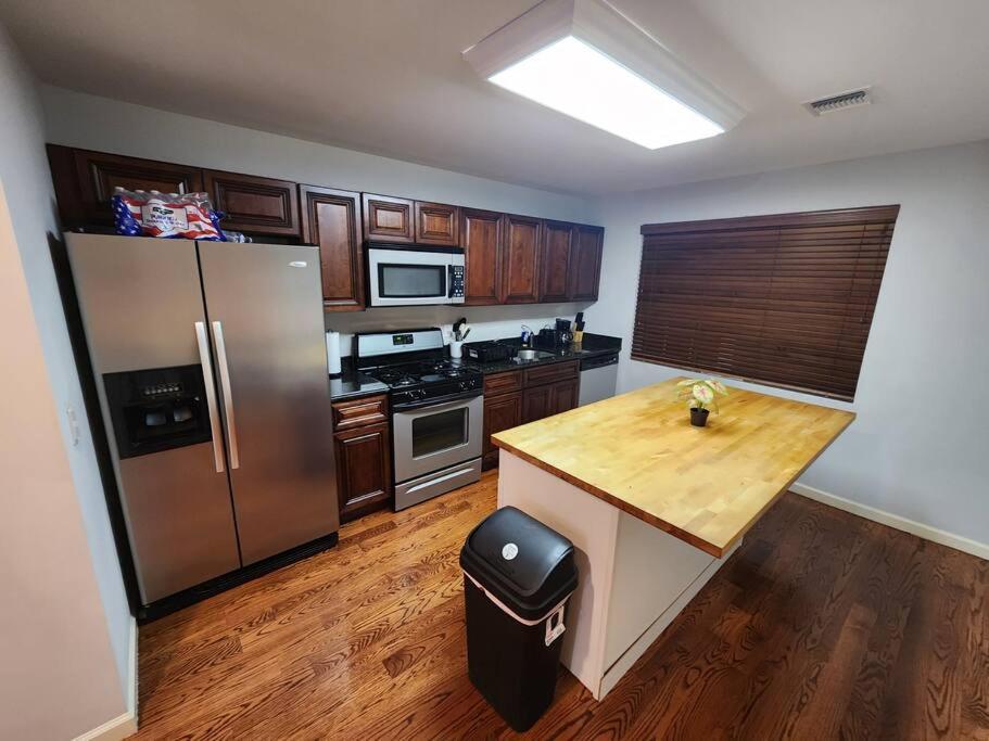 Luxury 2 Bed Apt, Mins To Nyc! Union City Exterior photo